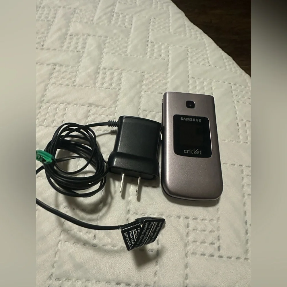 Samsung Silver Smartphone Sleek Design Advanced Features